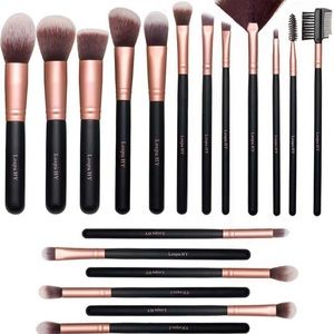 Makeup brushes